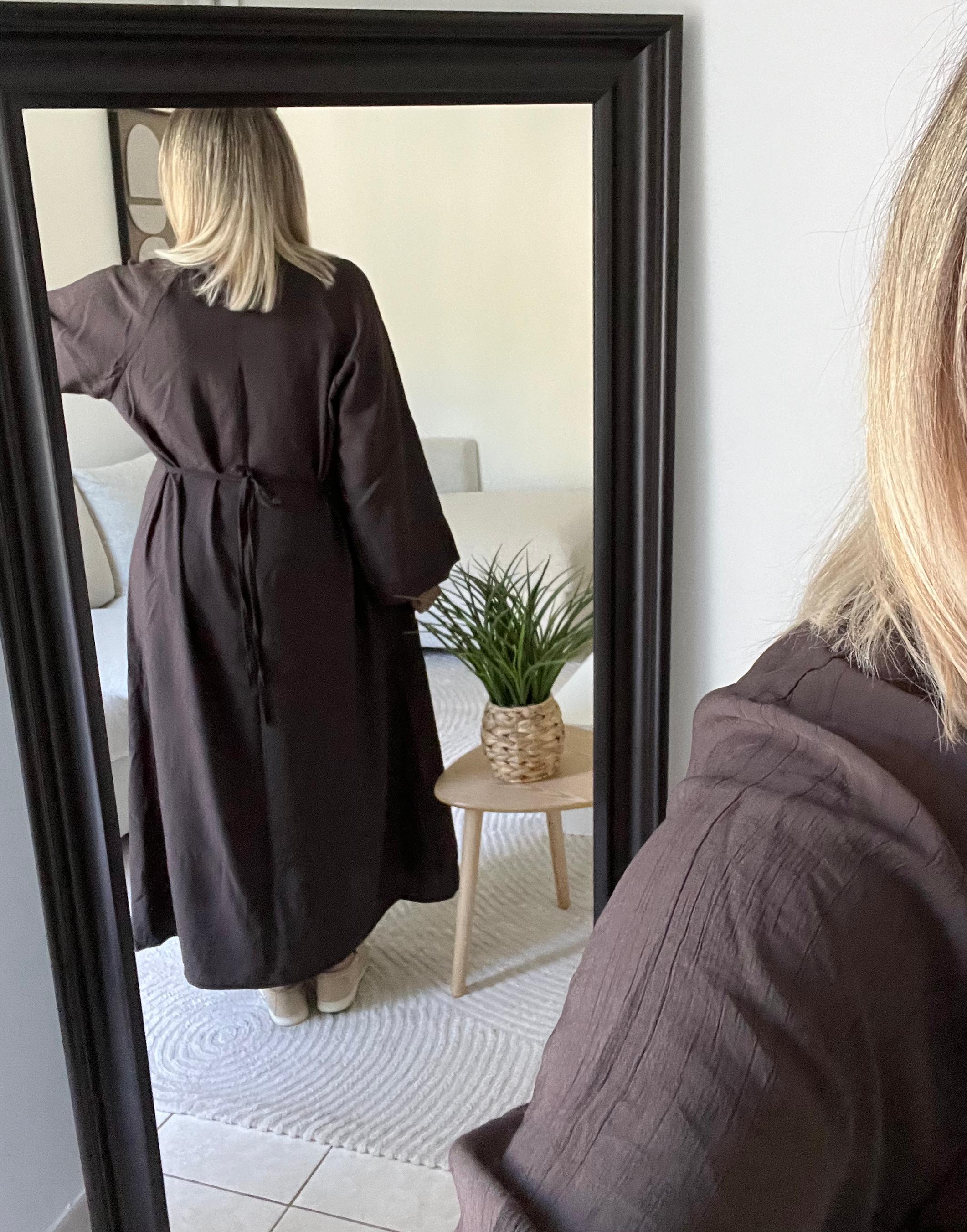 Robe marron foncé